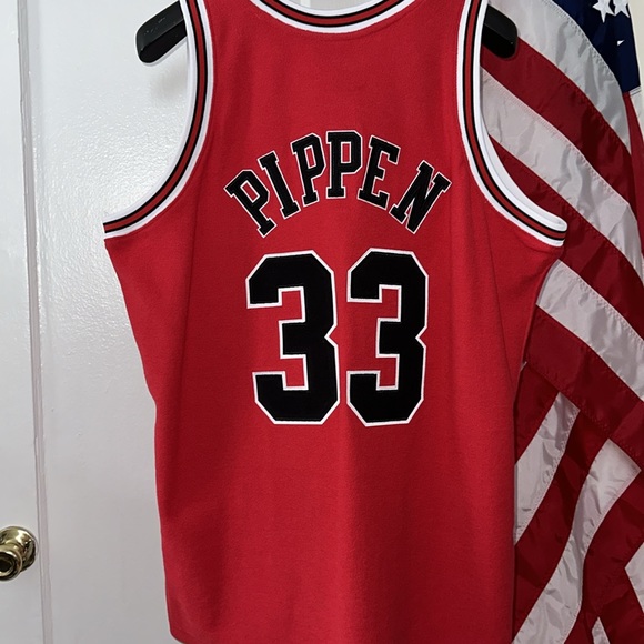 Chicago Bulls Jersey - Picture 2 of 6